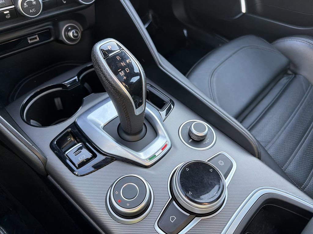 Used 2022 Alfa Romeo Giulia Veloce image 26