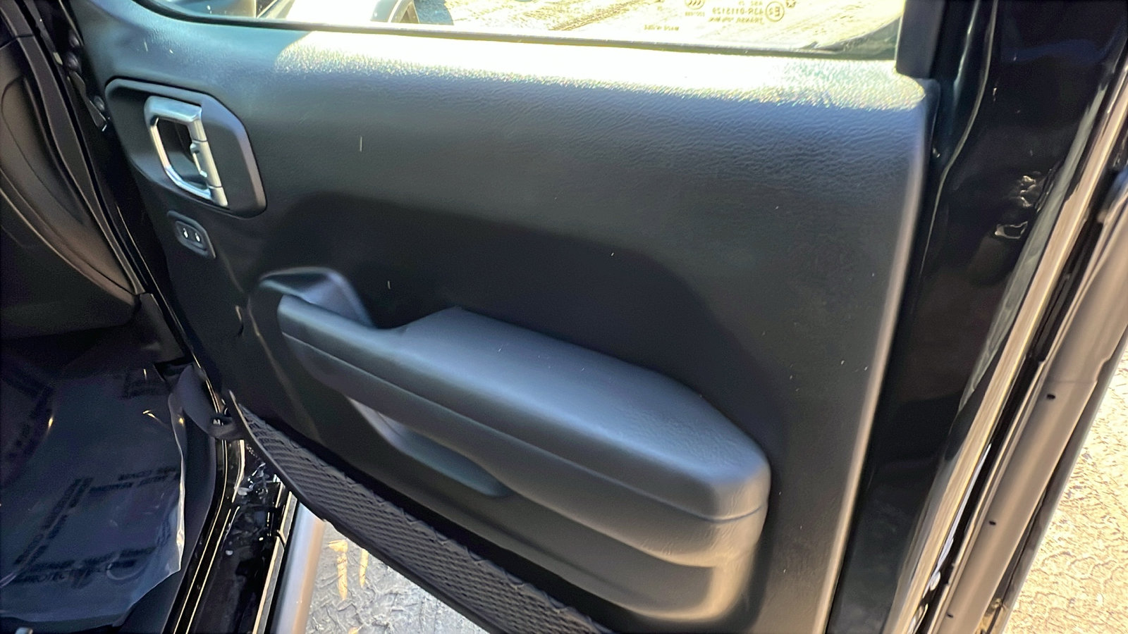 Used 2025 Jeep Wrangler Willys image 18