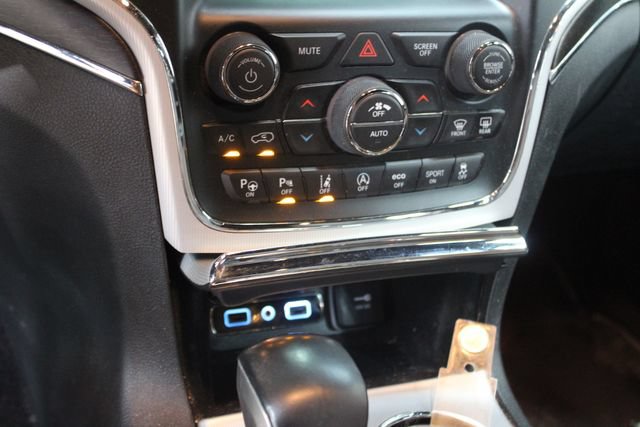 Used 2018 Jeep Grand Cherokee Limited AWD/4WD image 19