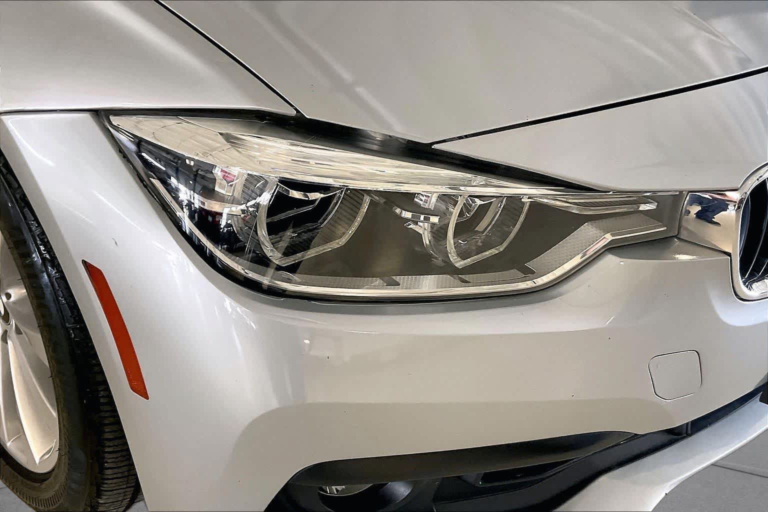 Used 2018 BMW 320i Sedan w/ Convenience Package RWD image 25