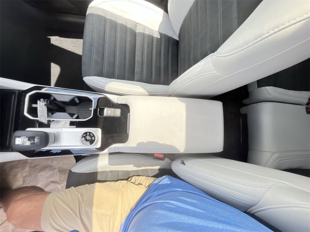 New 2025 Mitsubishi Outlander SE image 21