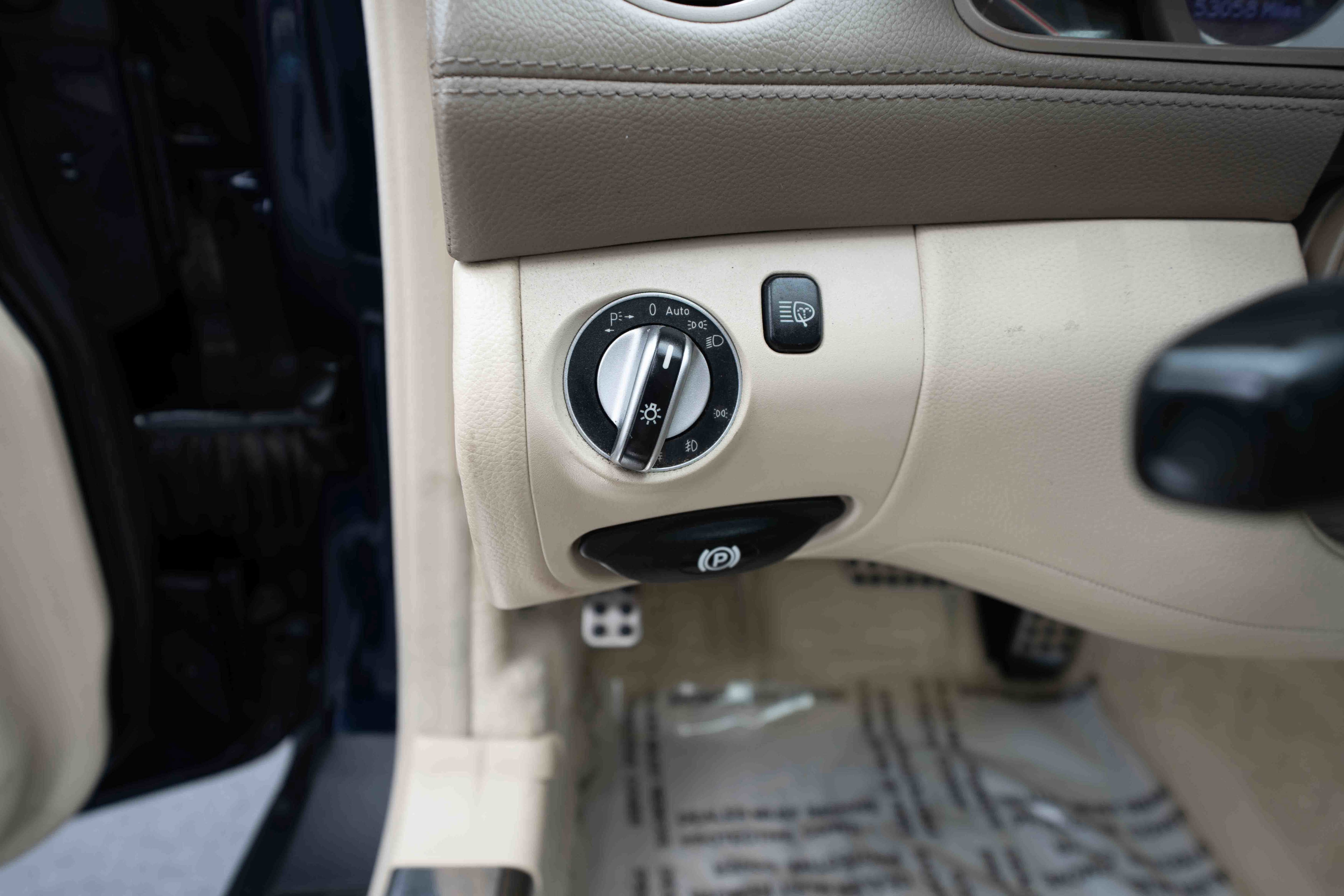 Used 2009 Mercedes-Benz SL 550 image 12