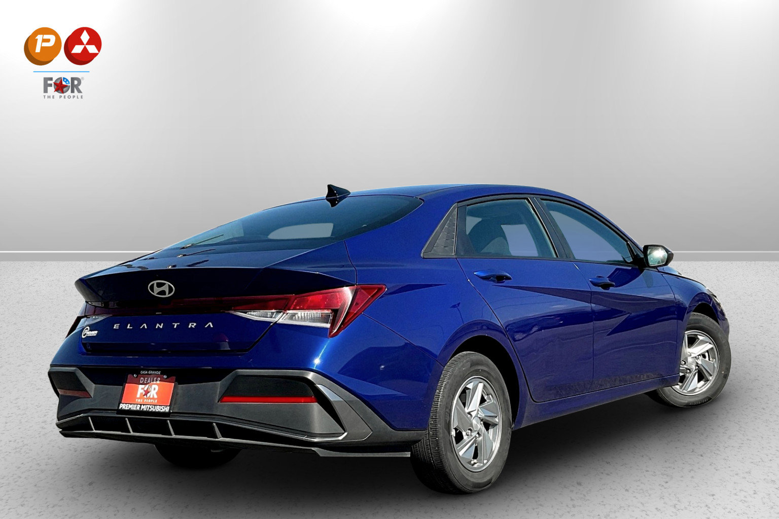 Used 2024 Hyundai Elantra SEL image 2