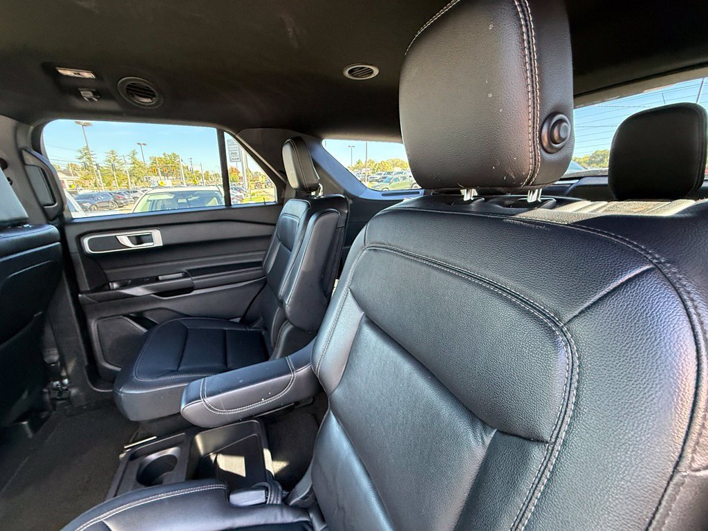 Used 2020 Ford Explorer XLT w/ Equipment Group 202A AWD/4WD image 24