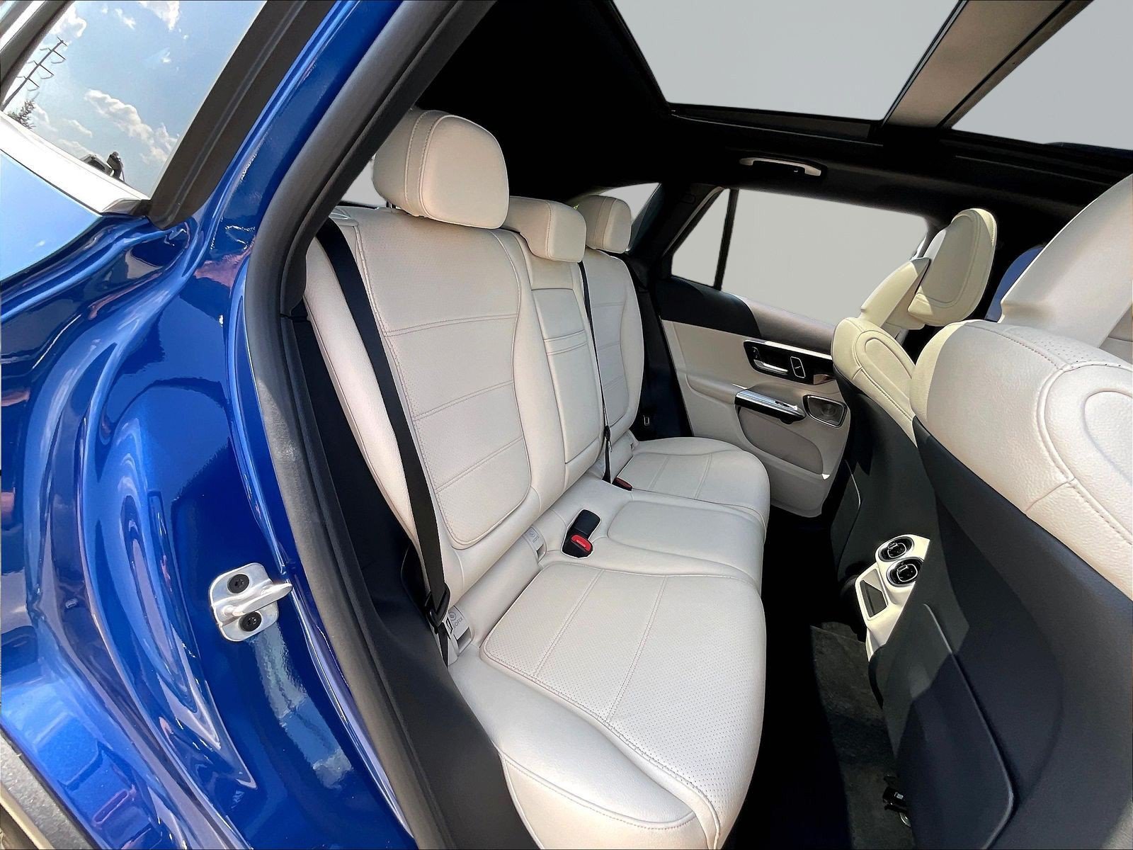 Used 2026 Mercedes-Benz GLC 300 4MATIC image 25