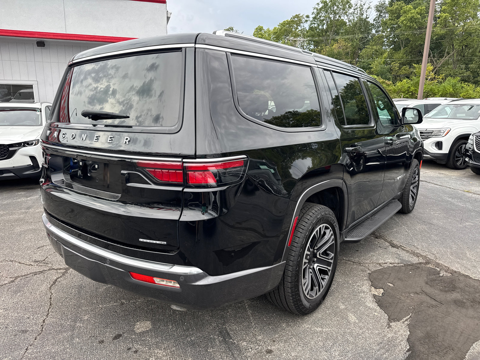 Used 2022 Jeep Wagoneer Series II AWD/4WD image 5