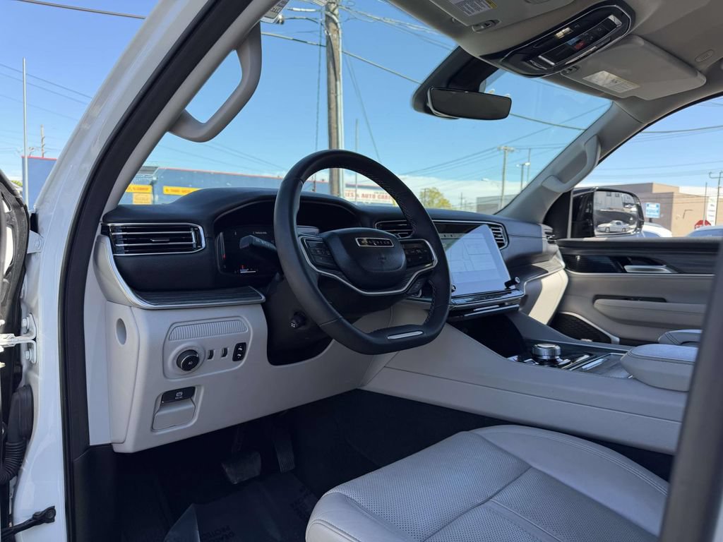 Used 2024 Jeep Wagoneer Series II w/ Flexible Seating Group AWD/4WD image 28
