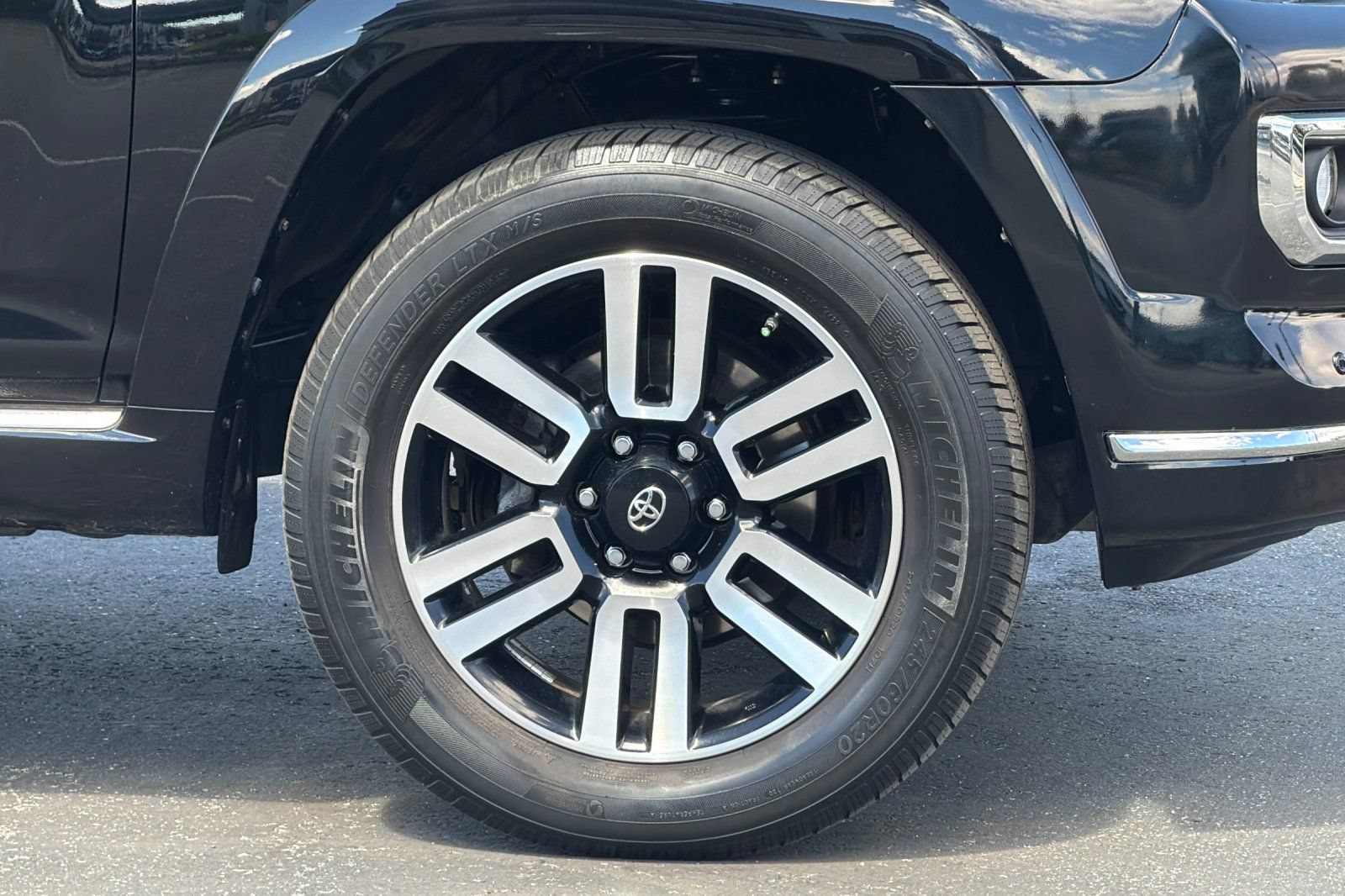 Used 2019 Toyota 4Runner Limited AWD/4WD image 36