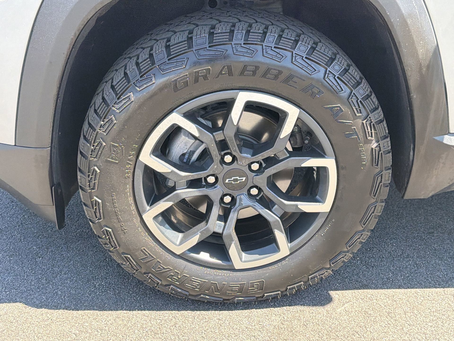 Used 2025 Chevrolet Equinox ACTIV w/ Safety and Technology Package image 35