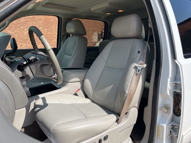 Used 2013 GMC Sierra 2500 SLT w/ Entertainment Package AWD/4WD image 12