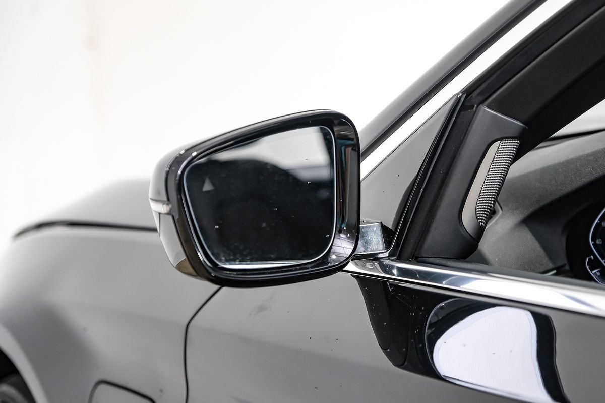 Used 2023 BMW 530e RWD image 38