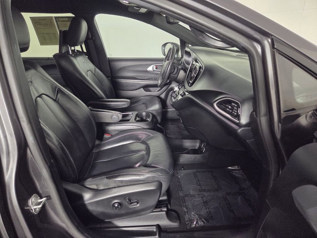 Certified 2020 Chrysler Pacifica Touring-L Plus w/ Advanced Safetytec Group FWD image 31