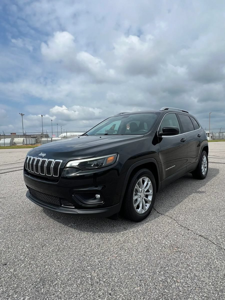 Used 2019 Jeep Cherokee Latitude Plus FWD image 3