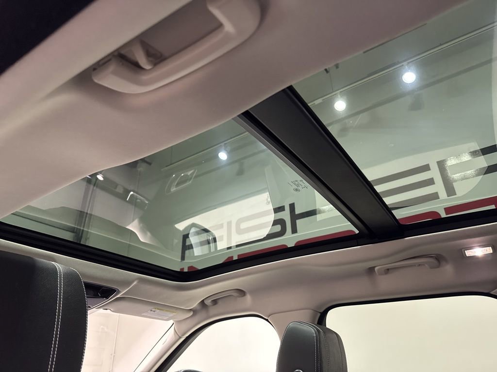 Used 2019 Land Rover Range Rover Velar S image 36