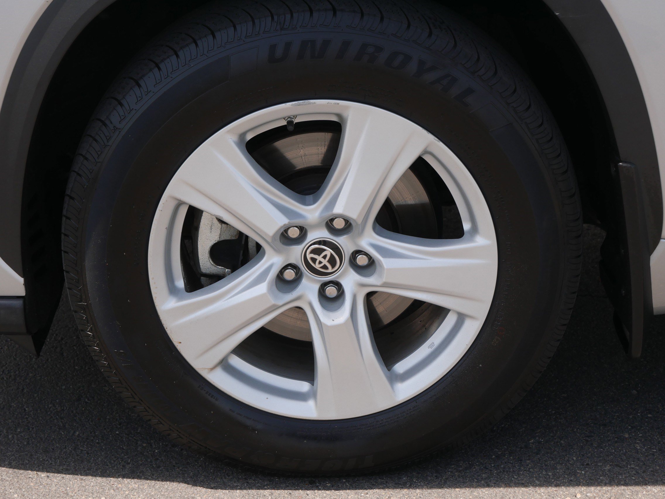Used 2021 Toyota Highlander LE AWD/4WD image 15