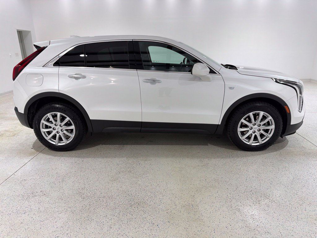 Used 2022 Cadillac XT4 Luxury w/ Driver Awareness Package FWD image 6