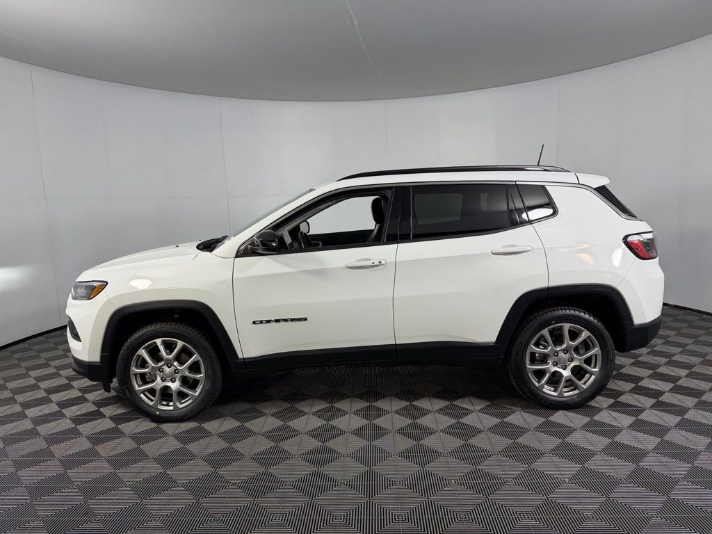 Used 2022 Jeep Compass Latitude image 11