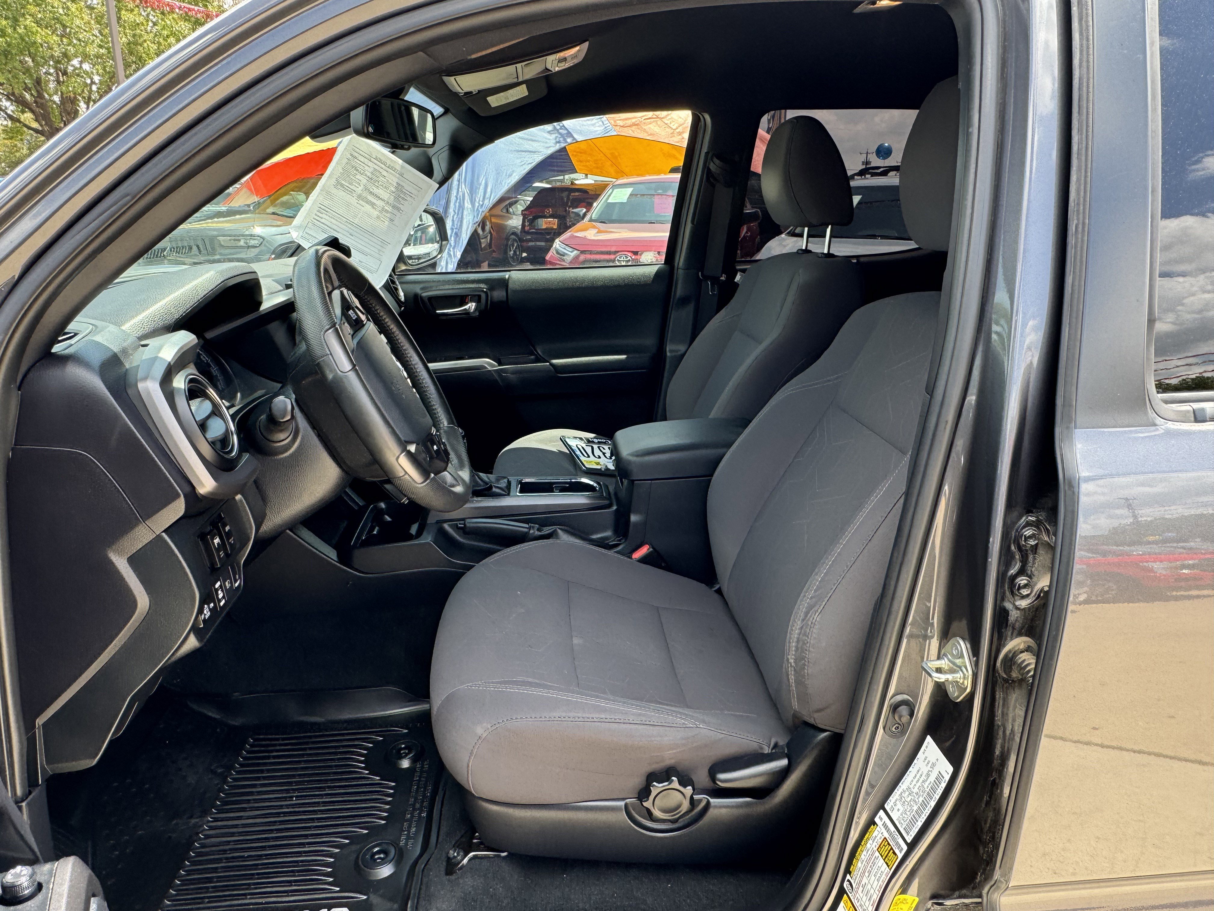 Used 2019 Toyota Tacoma TRD Sport image 15