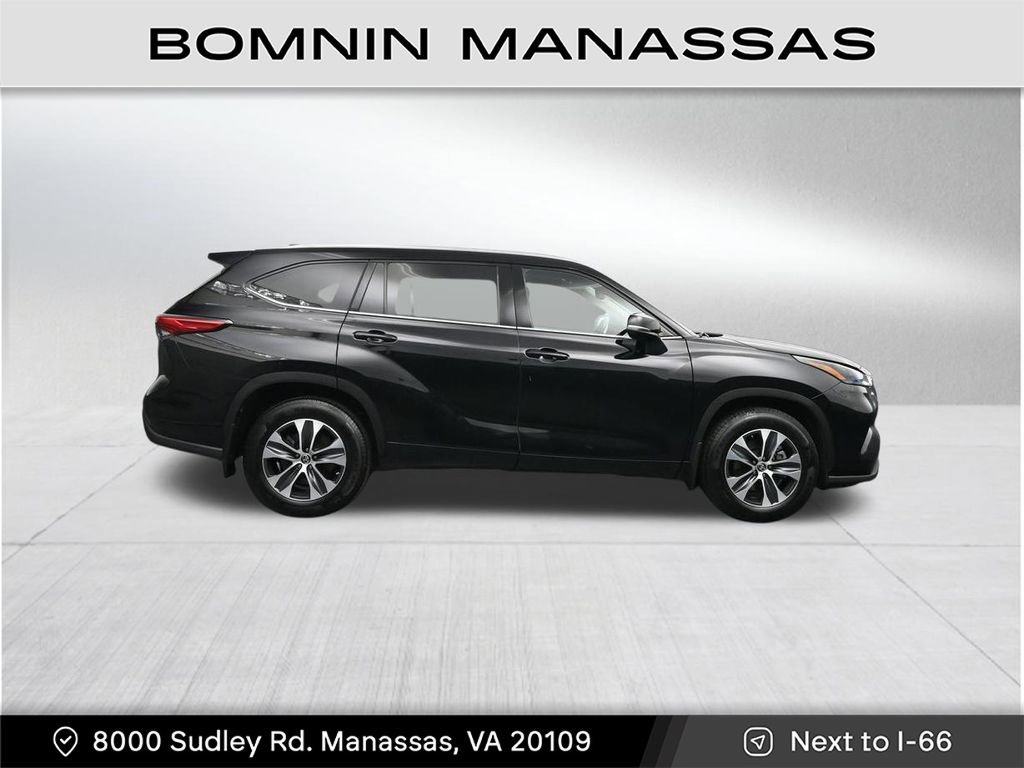 Used 2021 Toyota Highlander XLE image 6