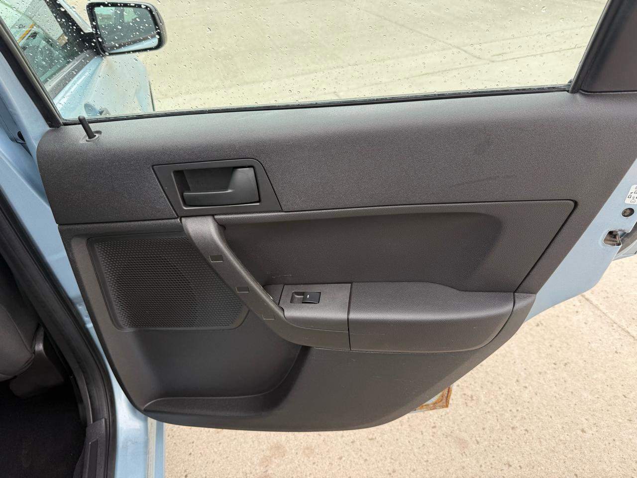 Used 2009 Ford Focus SE FWD image 18