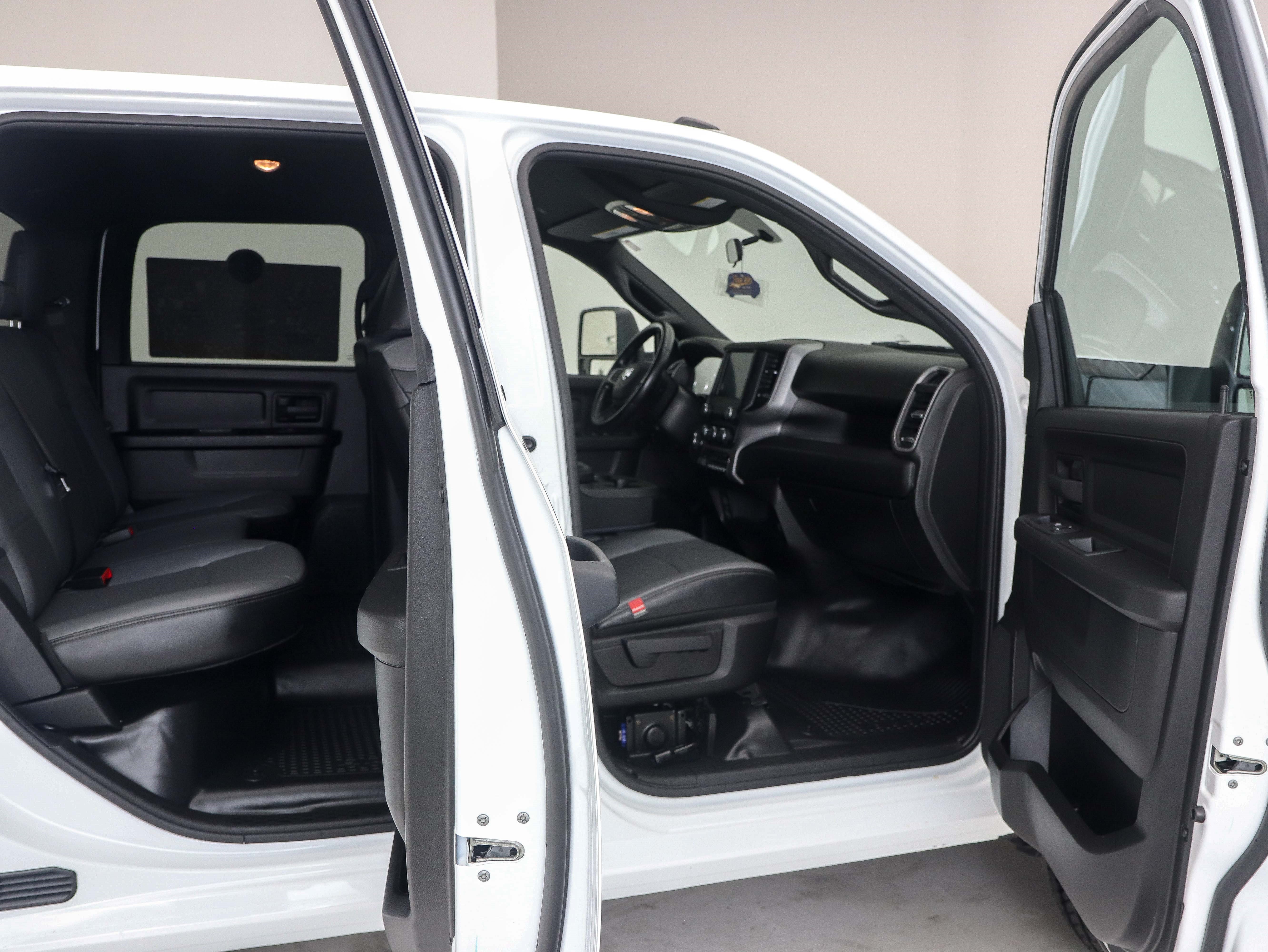 Used 2024 RAM 2500 Tradesman w/ Chrome Appearance Group AWD/4WD image 11