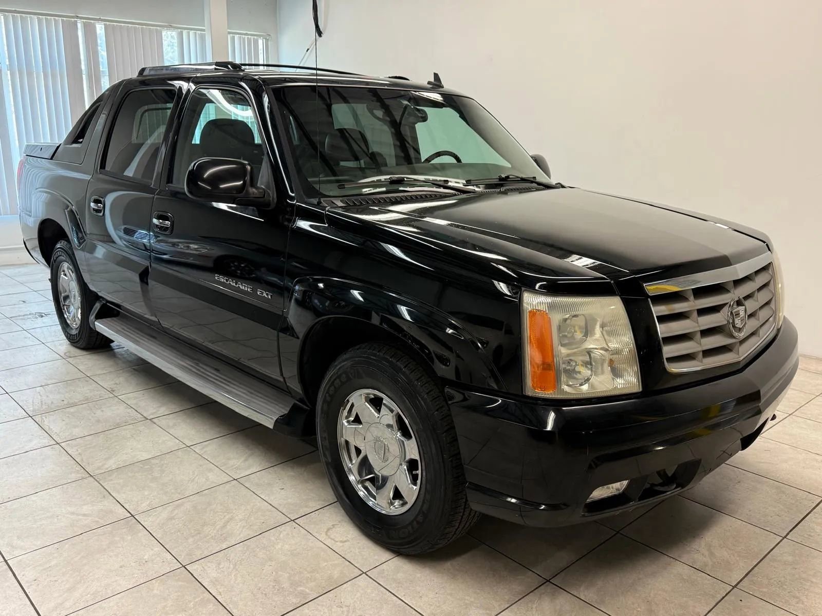 Used 2006 Cadillac Escalade EXT Sport Utility Pickup 4D 5 1/4 image 1