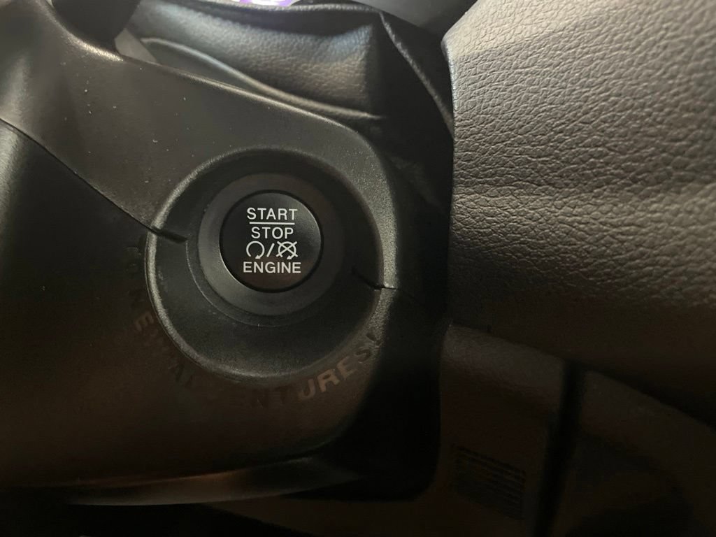 Used 2020 Jeep Renegade Latitude w/ Cold Weather Group AWD/4WD image 11