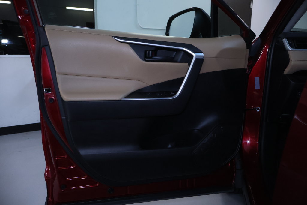 Used 2022 Toyota RAV4 LE AWD/4WD image 12
