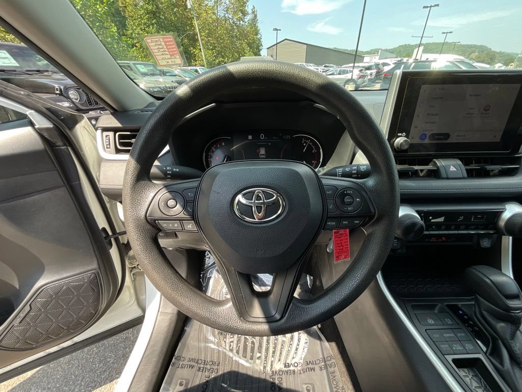 Used 2025 Toyota RAV4 LE AWD/4WD image 10