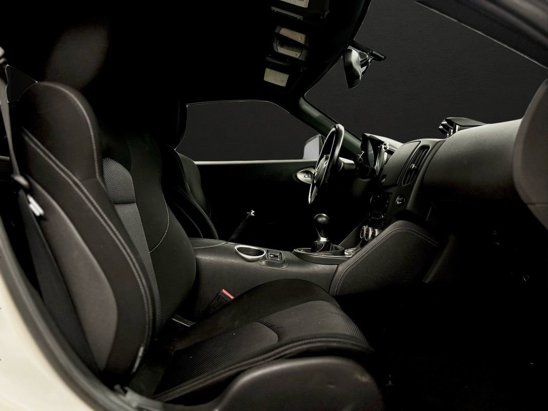 Used 2020 Nissan 370Z Coupe RWD image 16