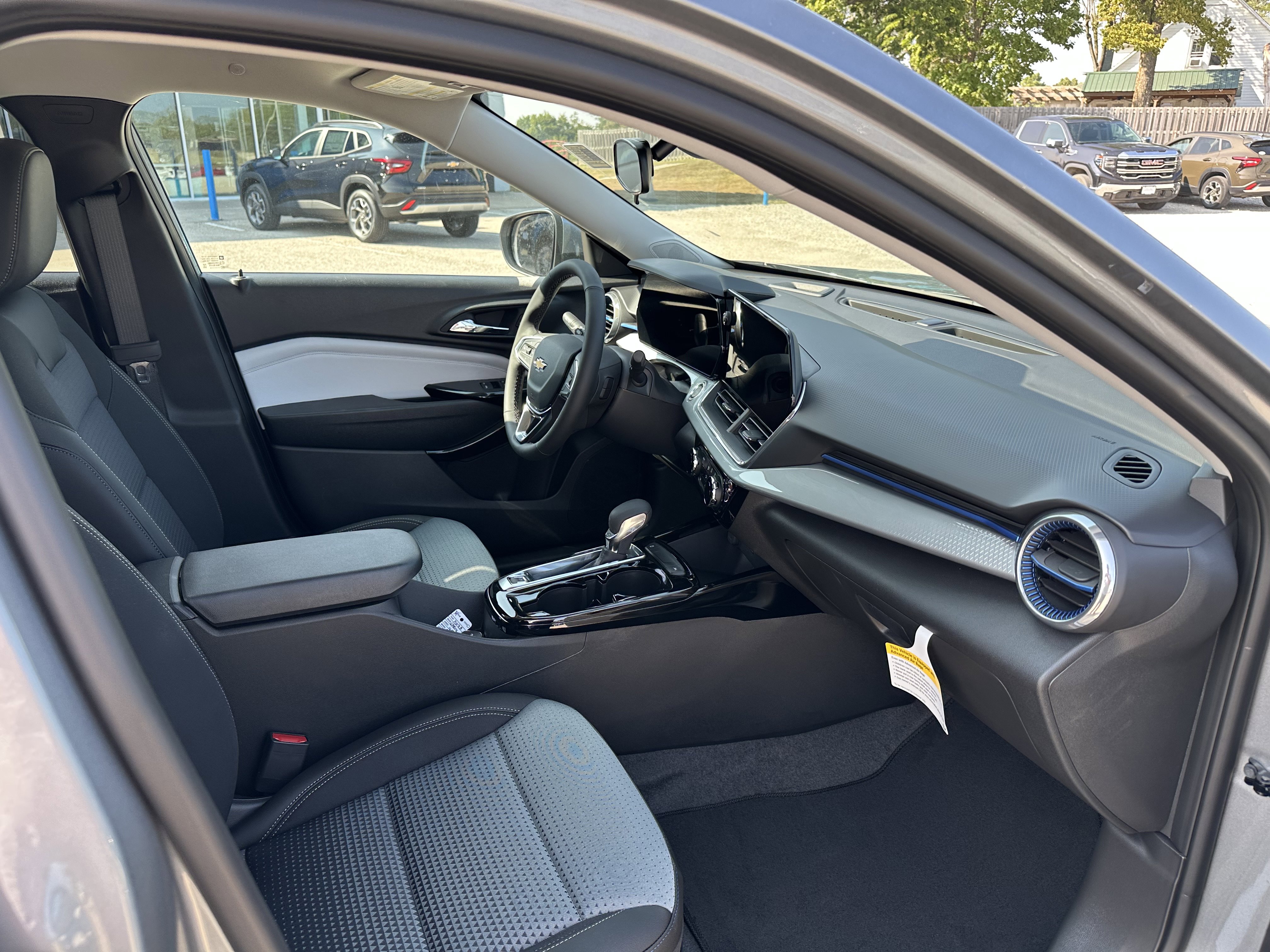 New 2025 Chevrolet Trax LT w/ Driver Confidence Package image 31