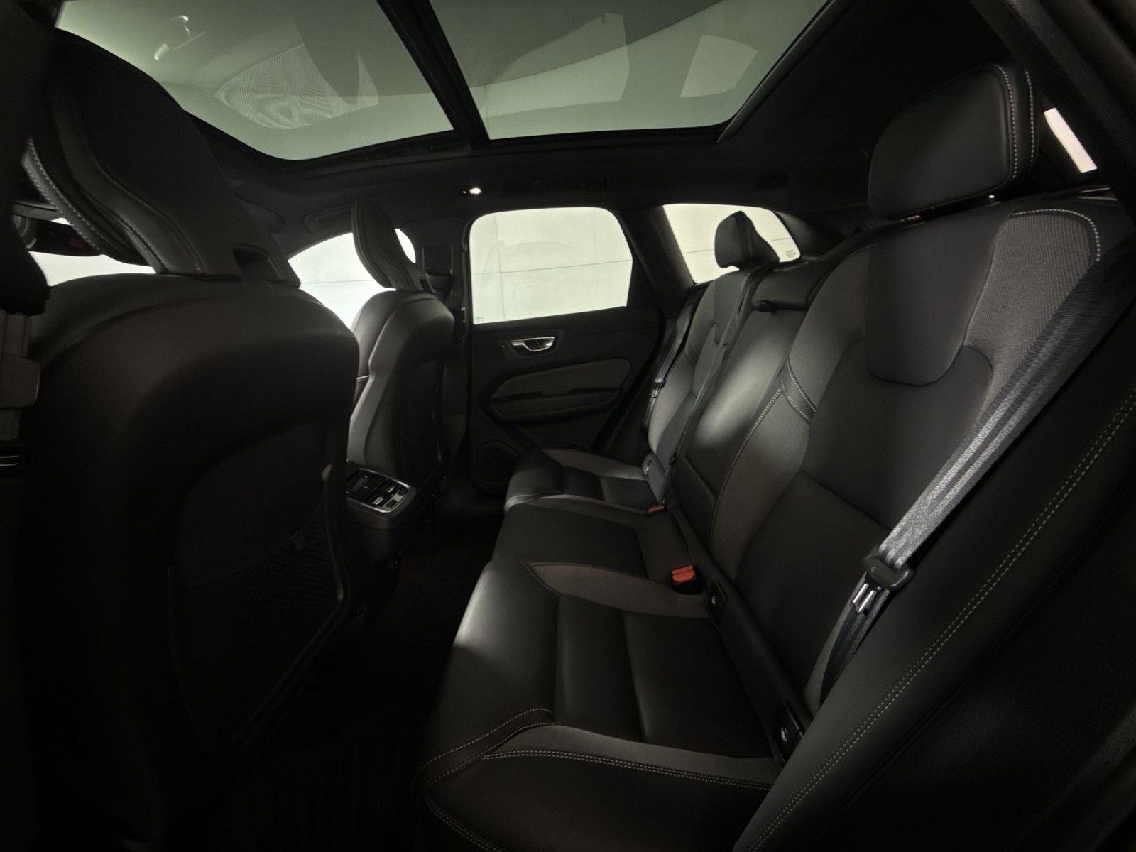 Used 2023 Volvo XC60 B5 Ultimate w/ Climate Package image 25