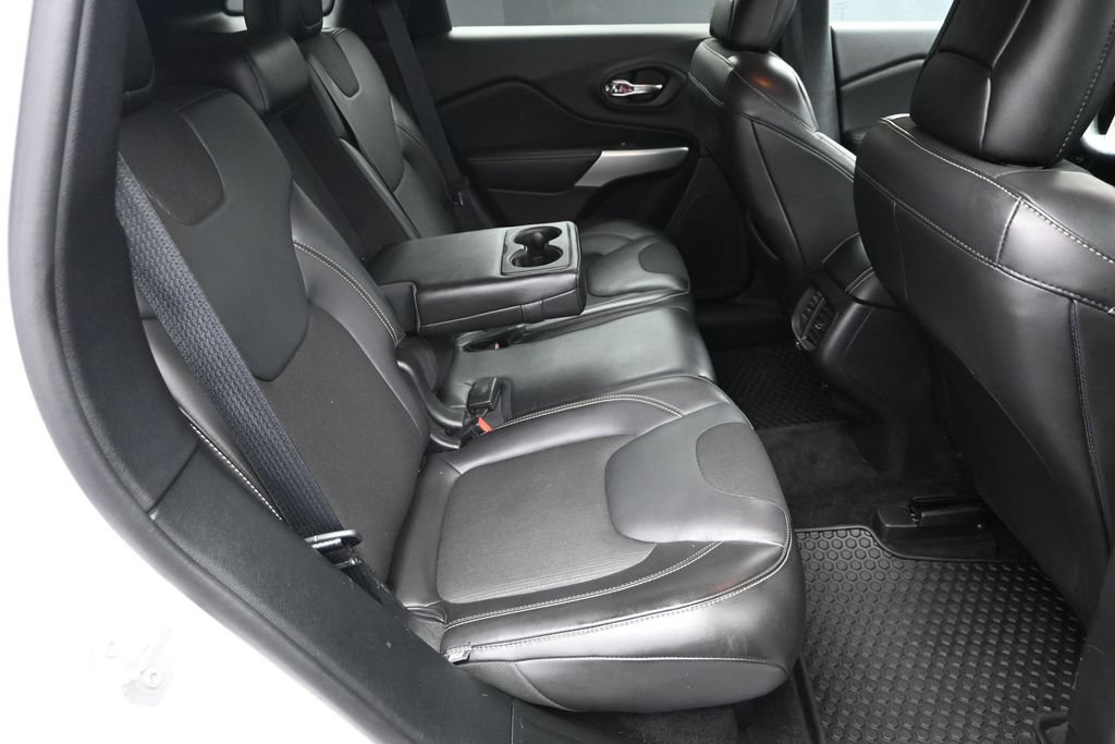Used 2018 Jeep Cherokee Latitude Plus w/ Cold Weather Group AWD/4WD image 34