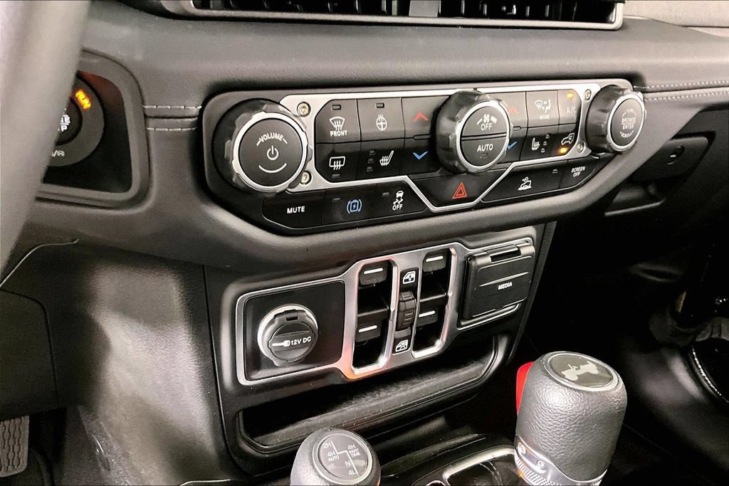 Used 2025 Jeep Wrangler Unlimited Sahara AWD/4WD image 14
