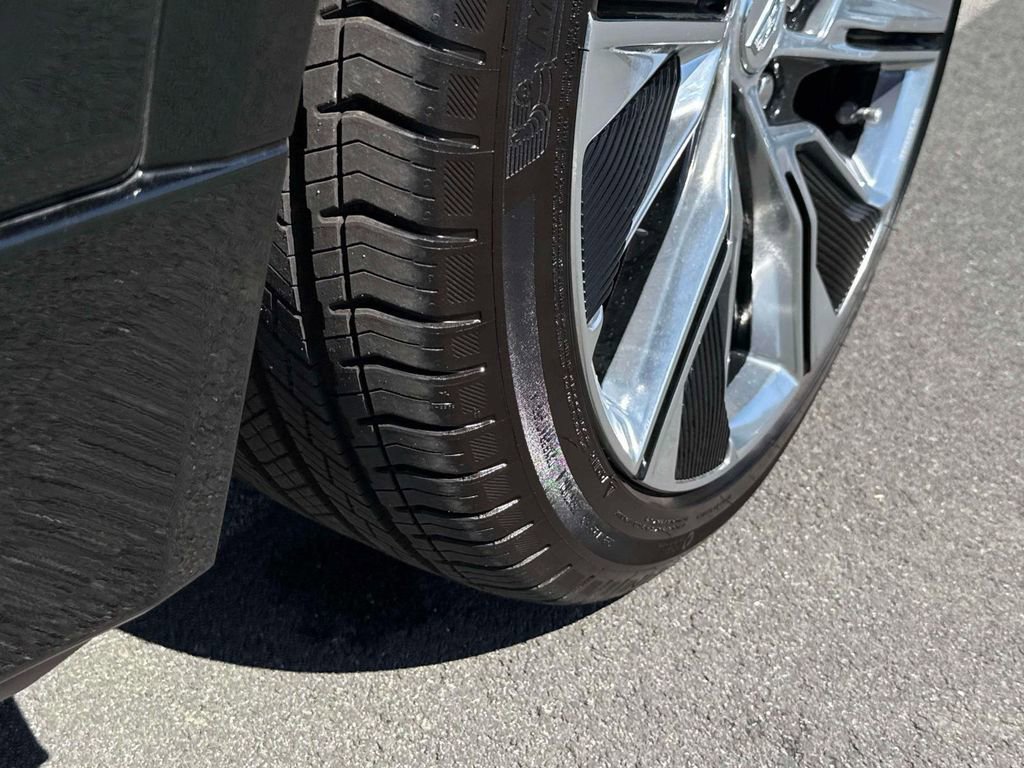 Certified 2025 Cadillac Lyriq Luxury image 17