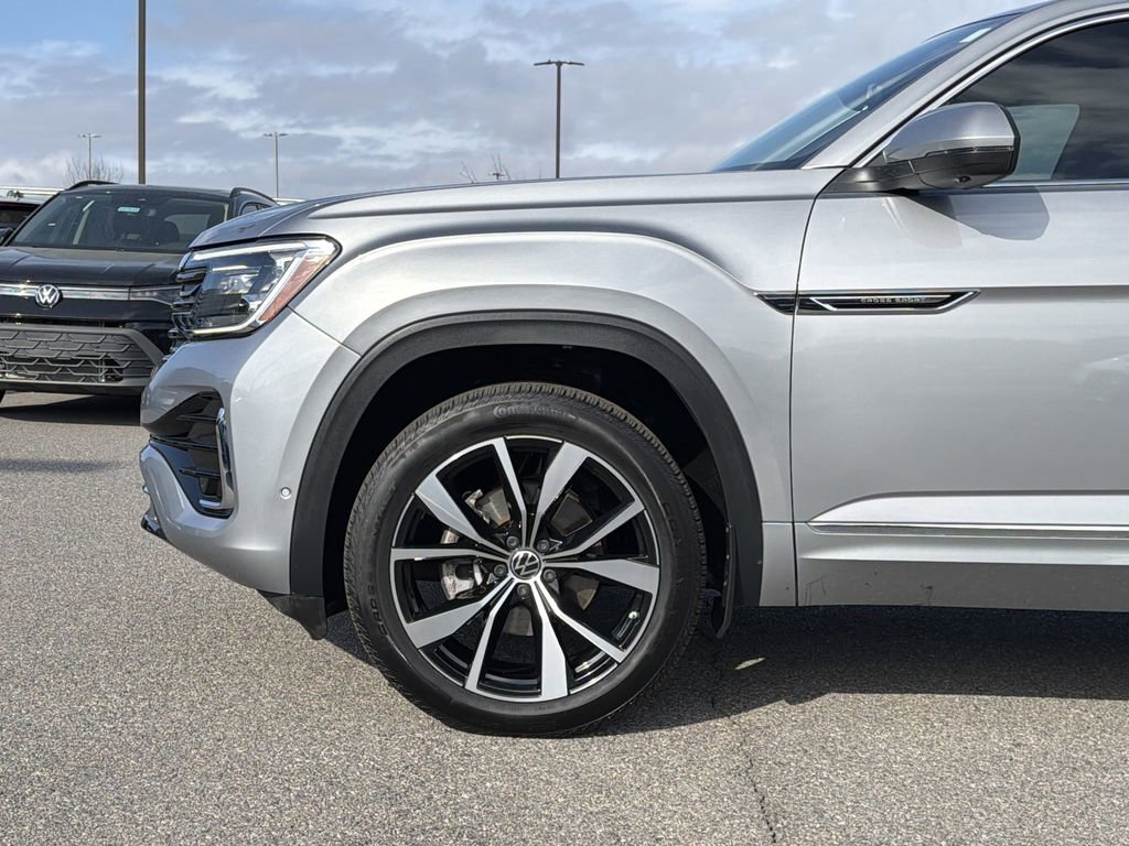 Used 2025 Volkswagen Atlas Cross Sport SEL Premium R-Line image 9