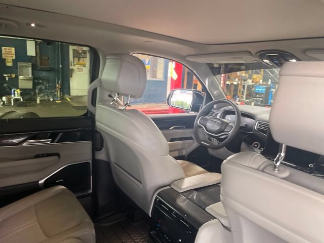 Used 2024 Jeep Wagoneer L 4WD w/ Premium Group I image 16