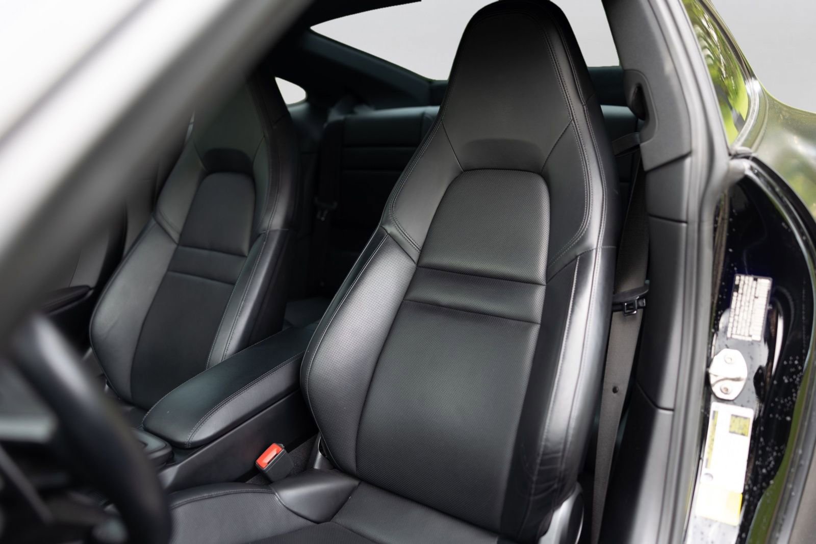 Used 2020 Porsche 911 Carrera w/ Premium Package RWD image 9
