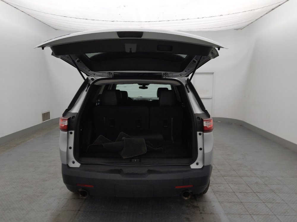 Used 2021 Chevrolet Traverse LS FWD image 29