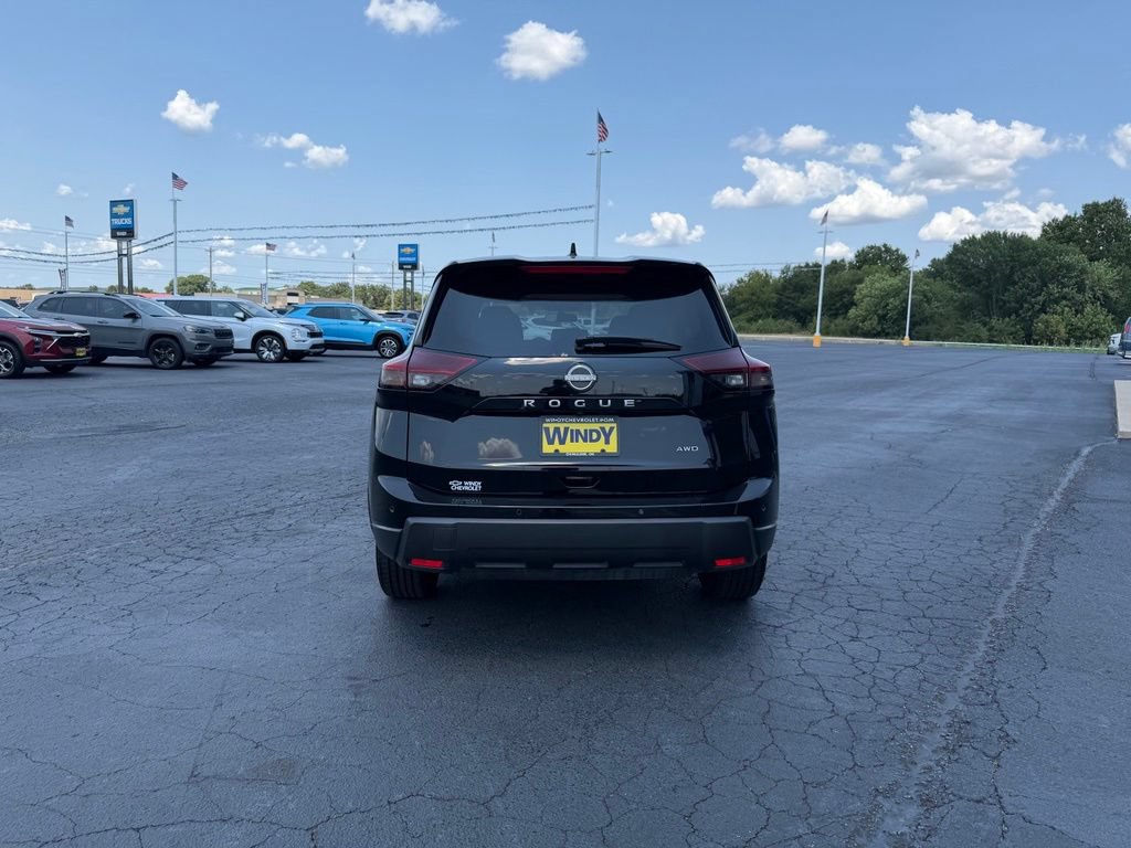Used 2025 Nissan Rogue SV AWD/4WD image 3
