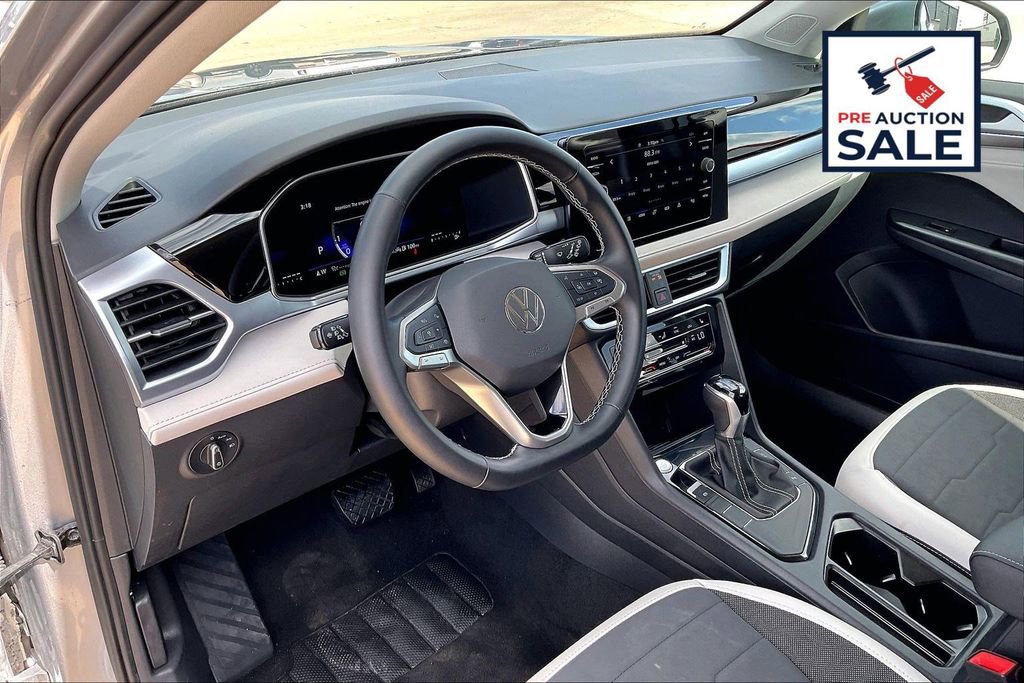 Used 2025 Volkswagen Taos SE FWD image 14