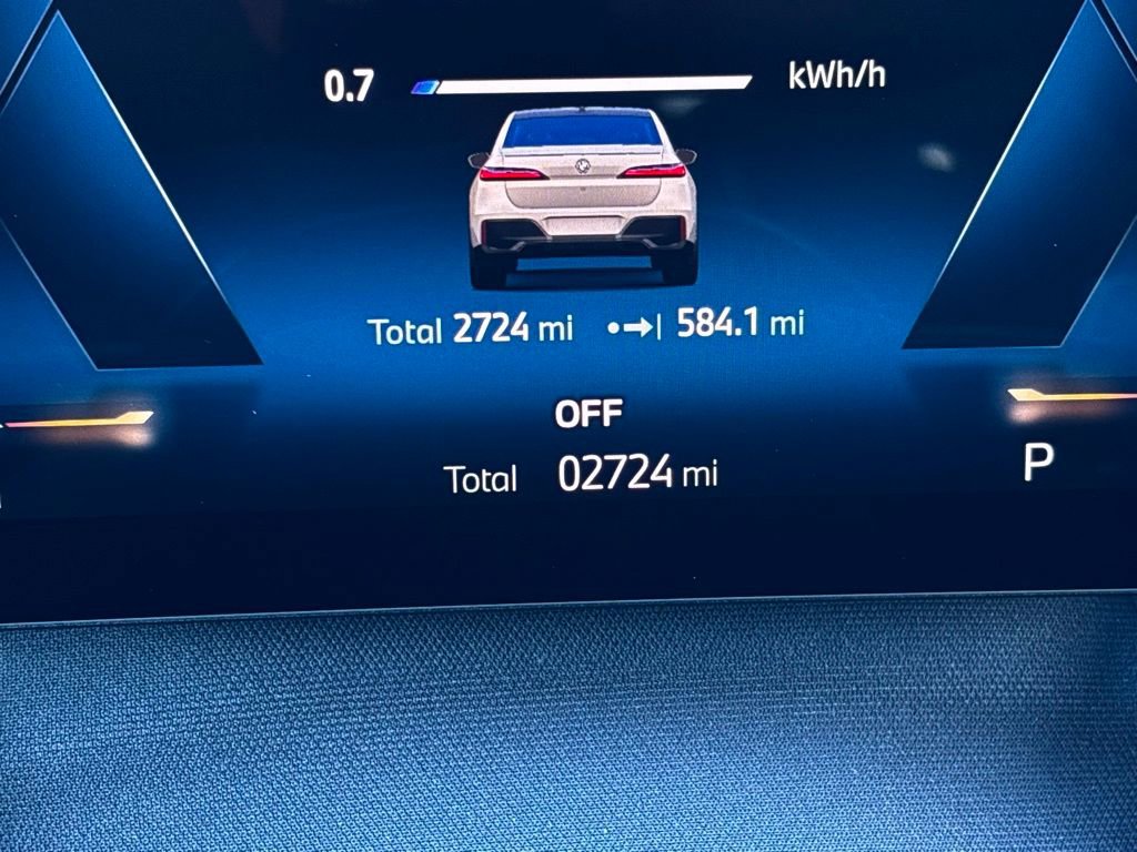 Used 2025 BMW 750e xDrive 750e xDrive w/ Premium Package image 24