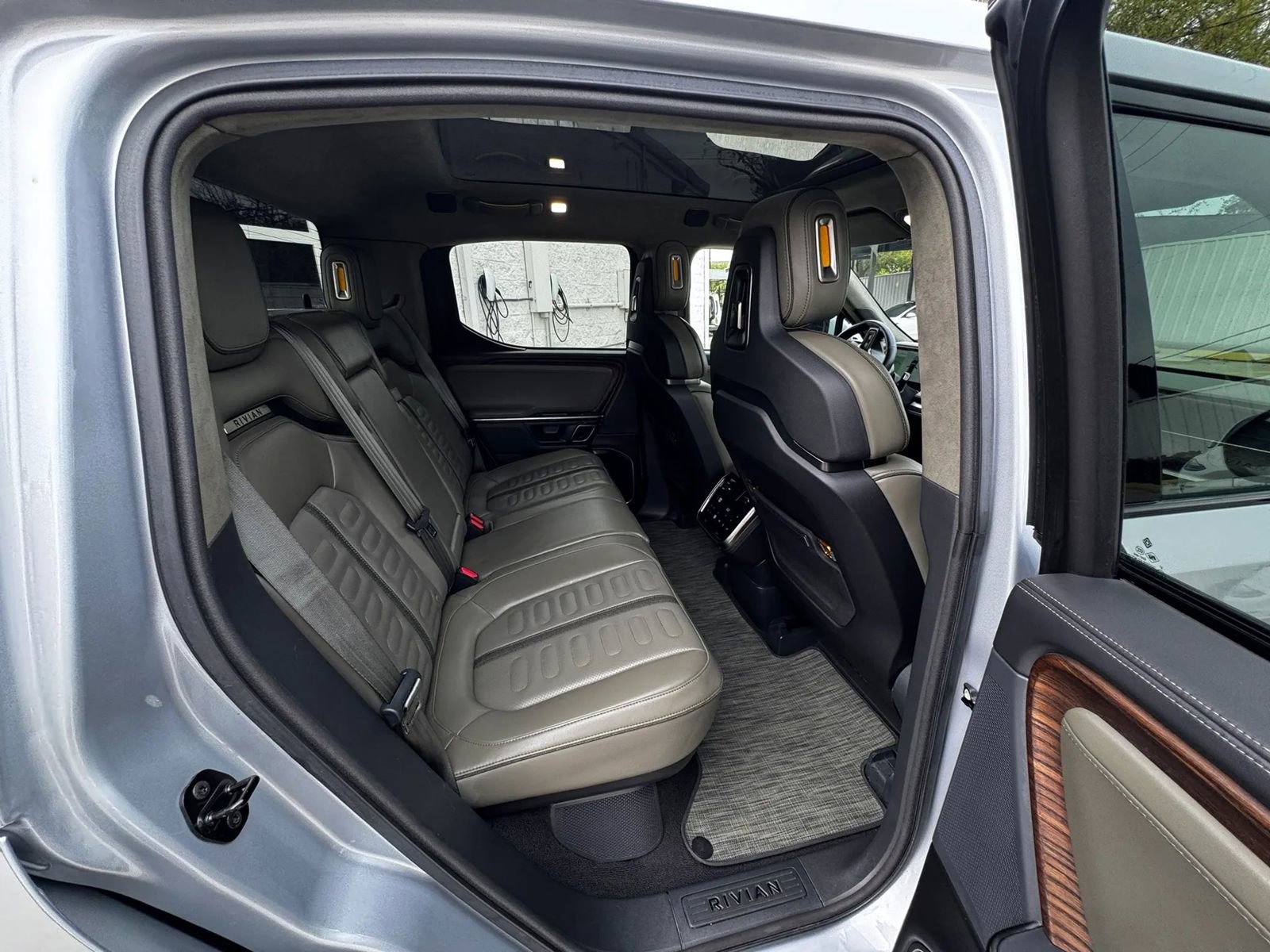 Used 2023 Rivian R1T Adventure image 24