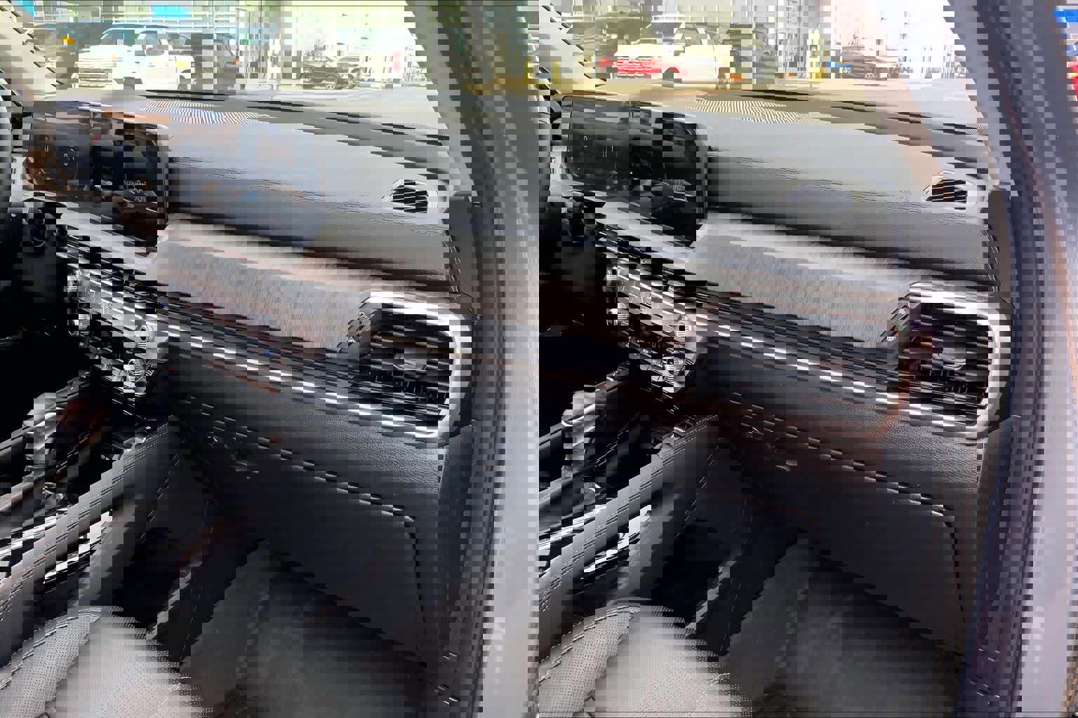 Used 2024 Kia Telluride EX w/ EX Captain's Chair Package image 19