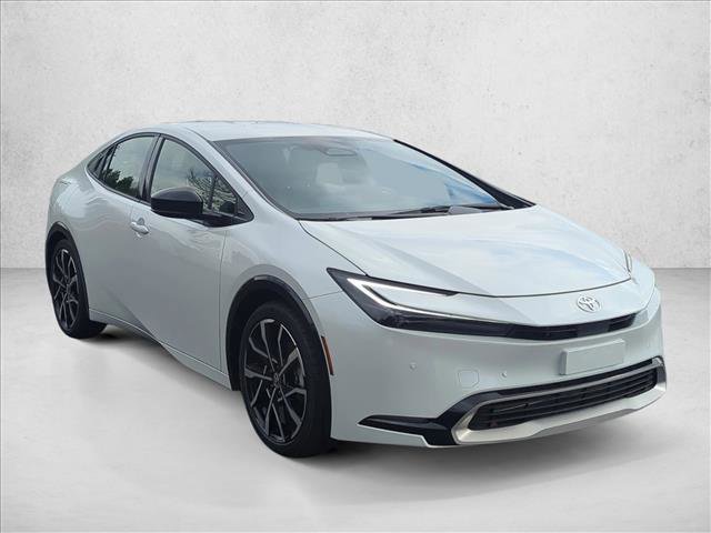 Used 2025 Toyota Prius Plug-In Hybrid image 3