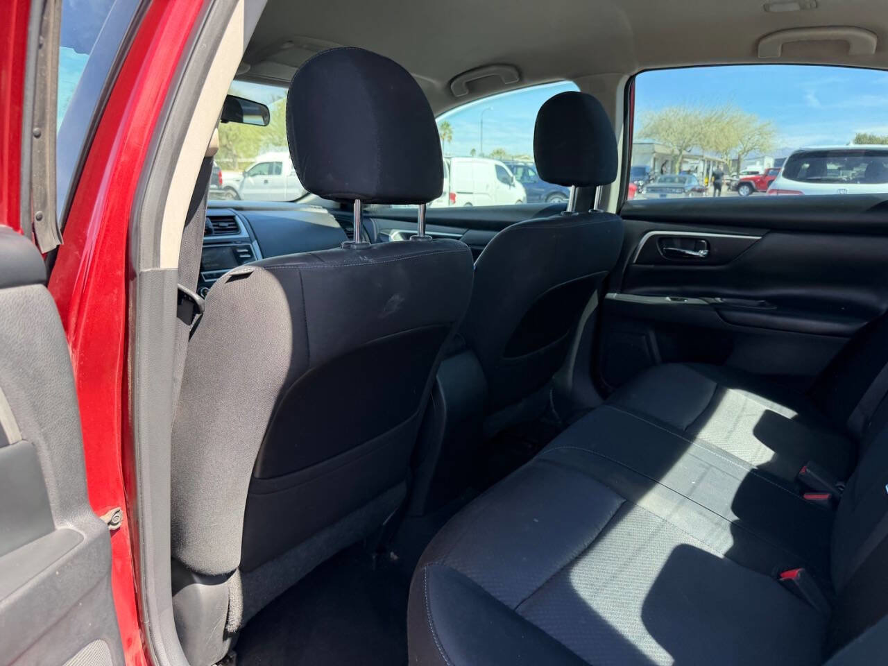 Used 2016 Nissan Altima 2.5 SR w/ LED Appearance Package image 23