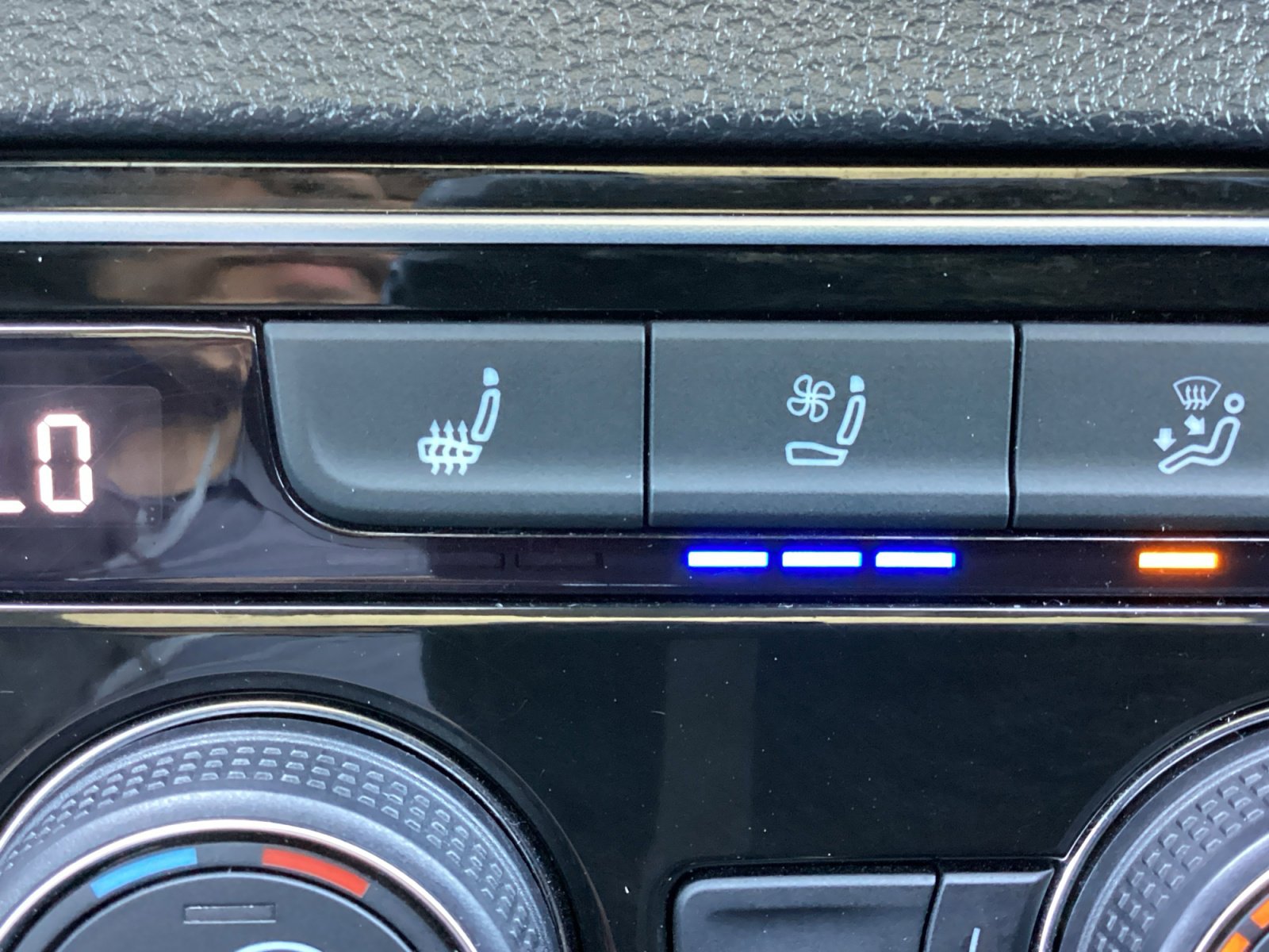 Used 2023 Volkswagen Atlas SEL Premium image 32