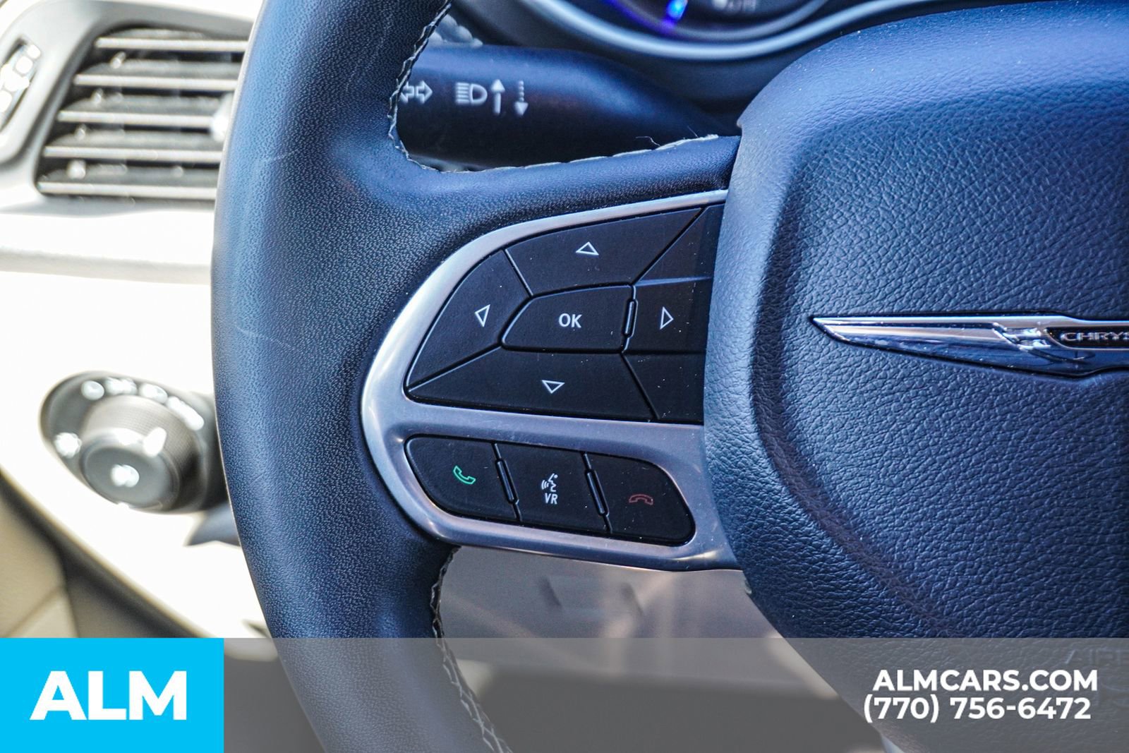 Used 2024 Chrysler Pacifica Select image 32