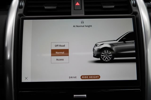 Used 2024 Land Rover Discovery S image 76