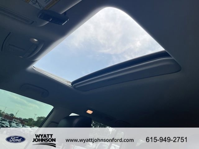 Used 2019 Nissan Armada Platinum w/ Interior Lighting Package RWD image 9